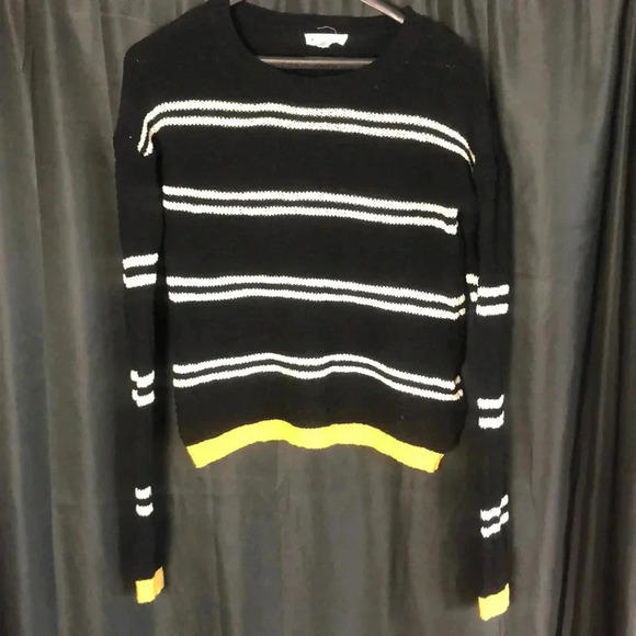 Black and White Sweater - Picture 1 of 4